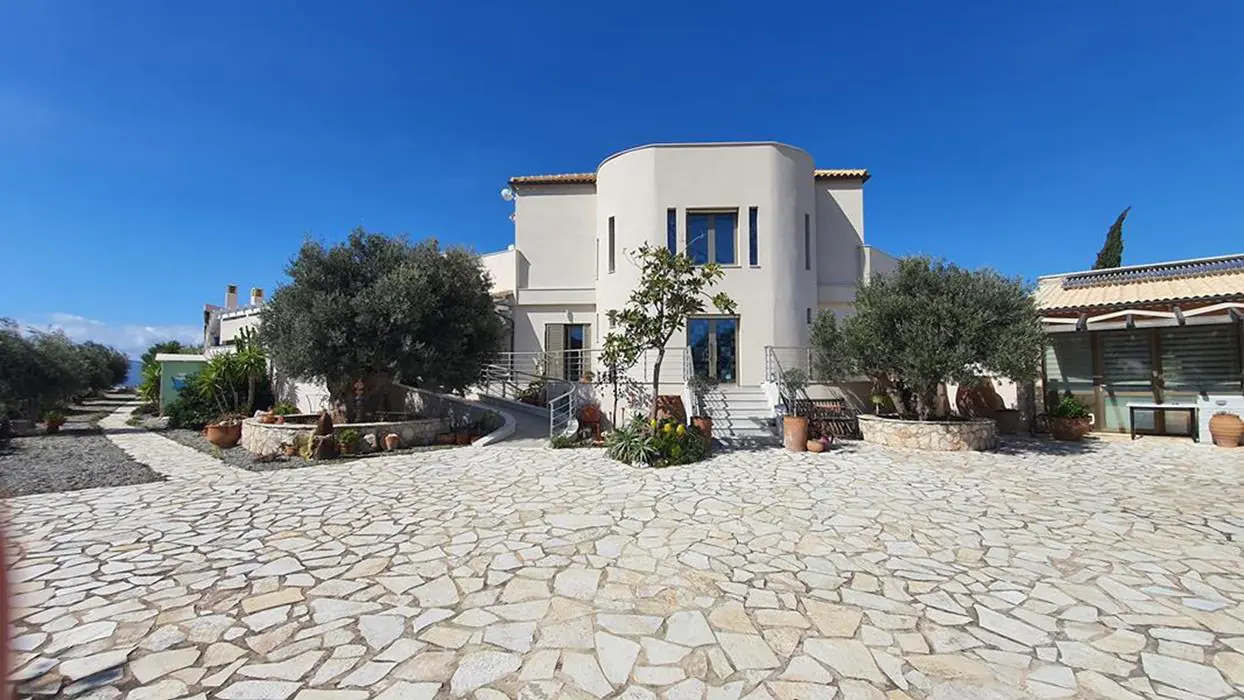 House in Kokkino Chorio - view 1
