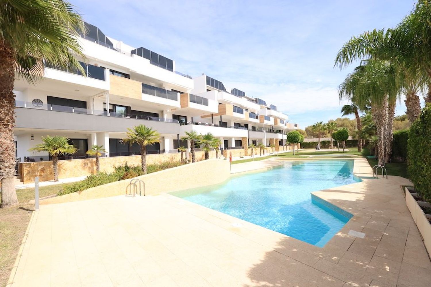 Apartment in Alicante - view 1