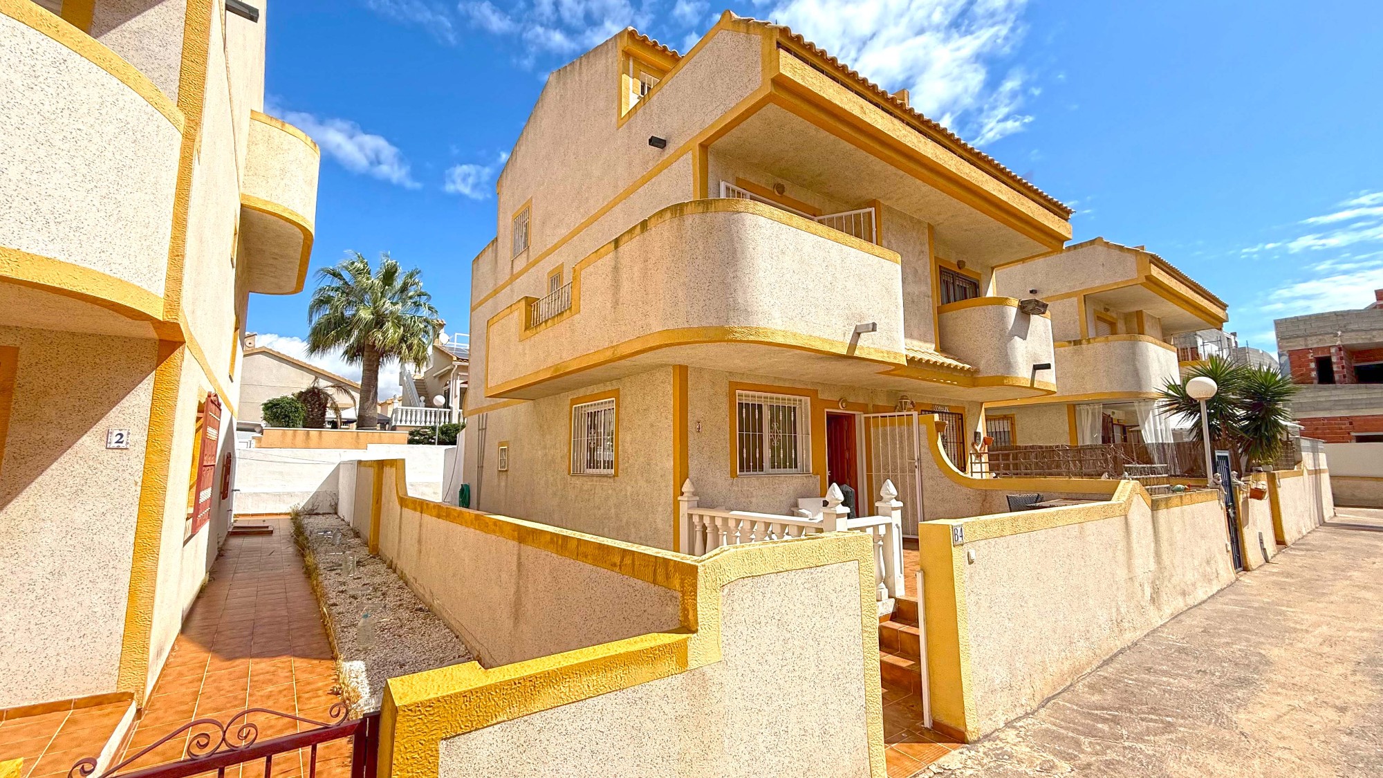 Villa in Alicante - view 1