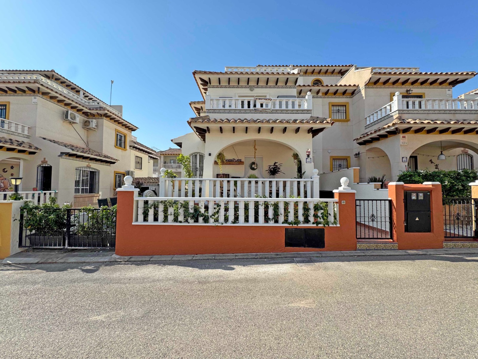 House in Urbanizacion los Balcones - view 1