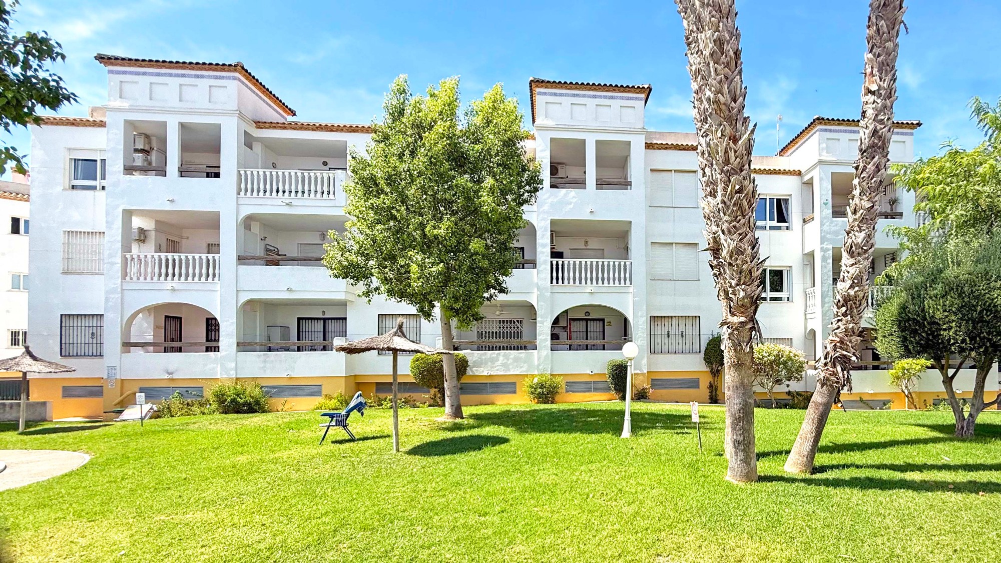 Apartment in Villamartin - view 1