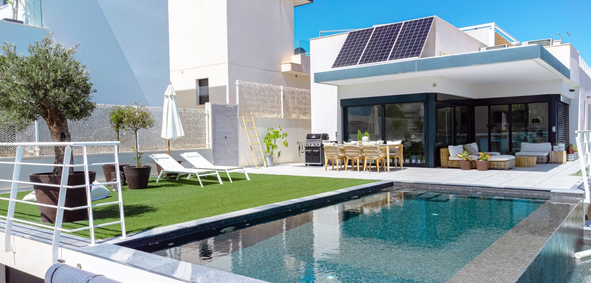 House in San Miguel de Salinas - view 1