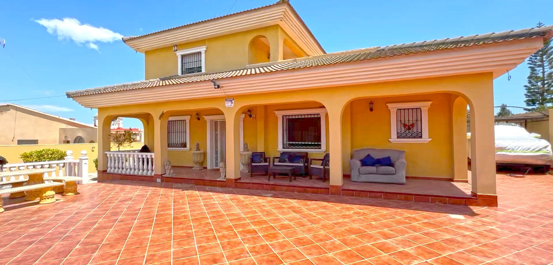 House in Alicante - view 1