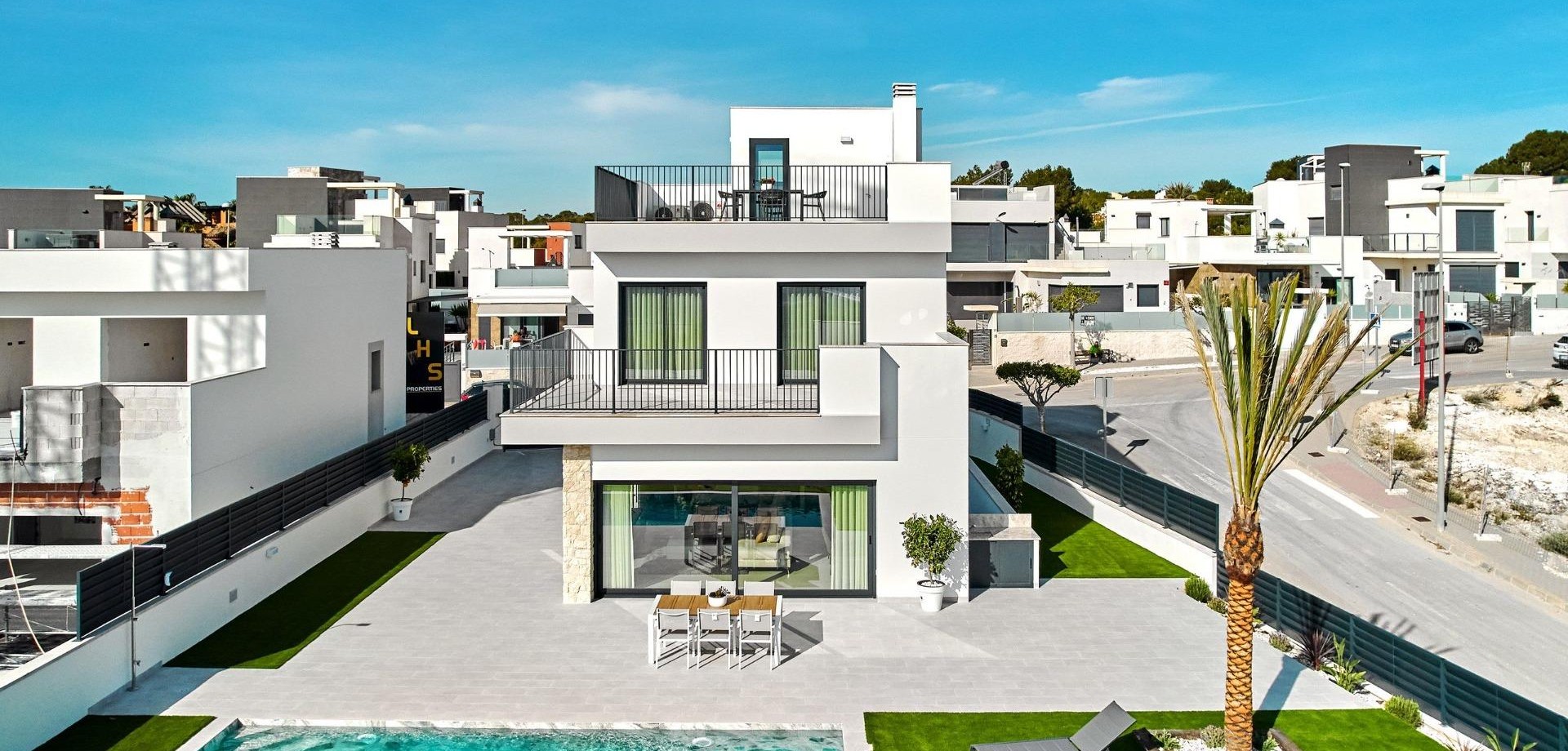 House in San Miguel de Salinas - view 1