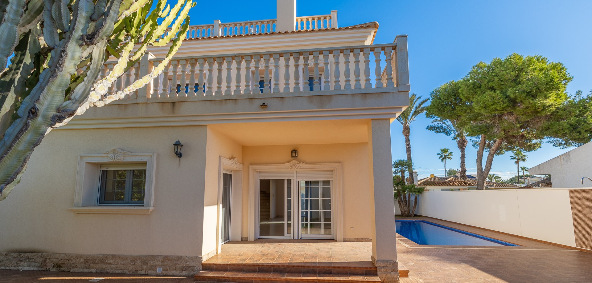 House in La Zenia - view 1