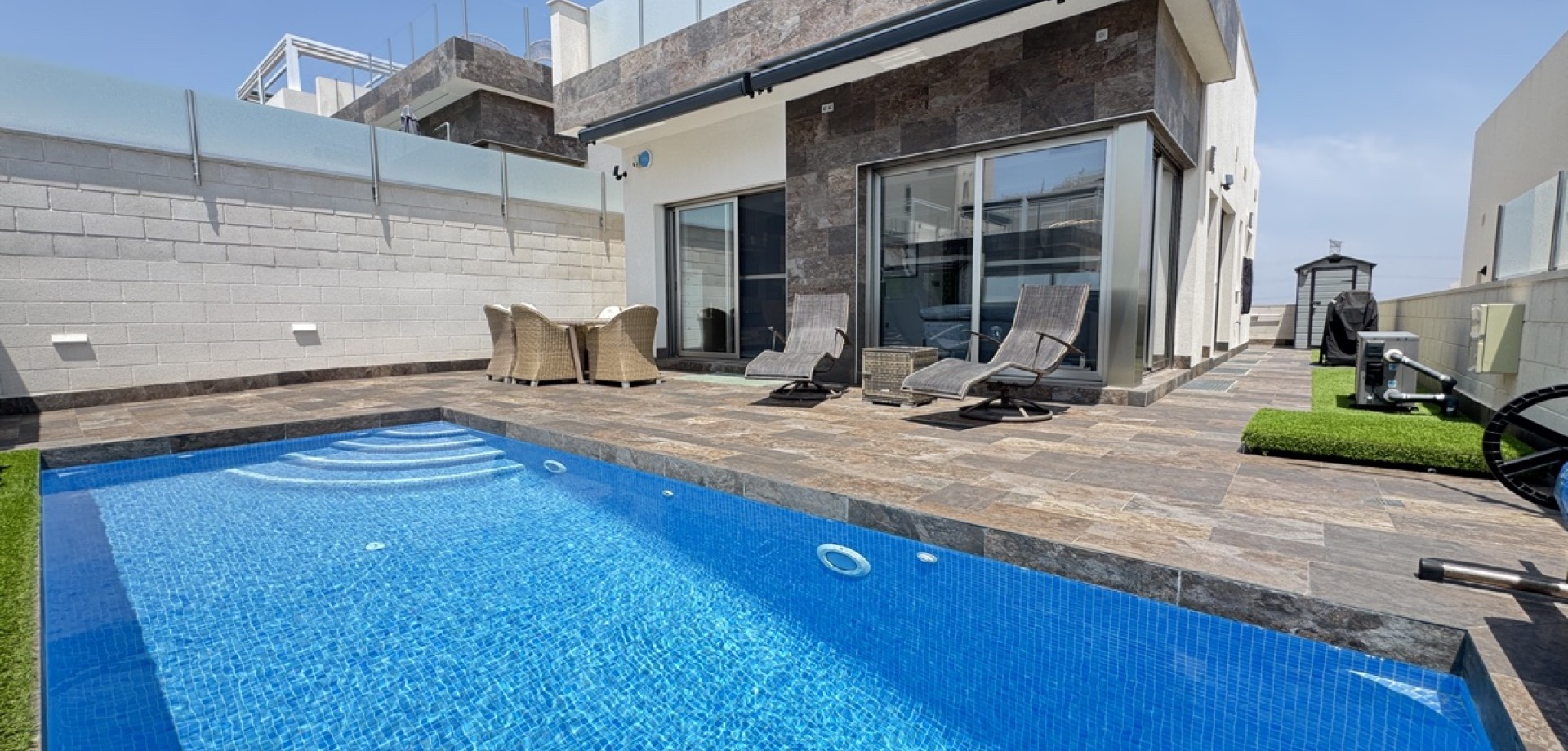 House in Villamartin - view 1