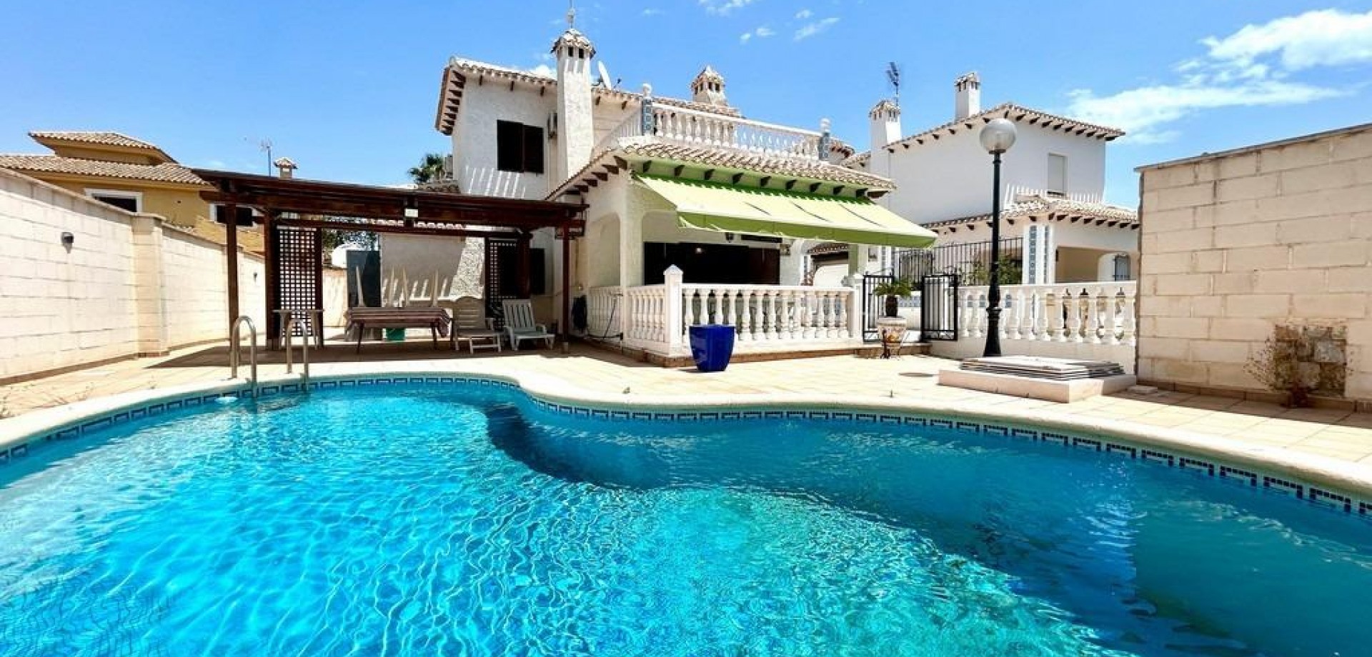 House in La Zenia - view 1