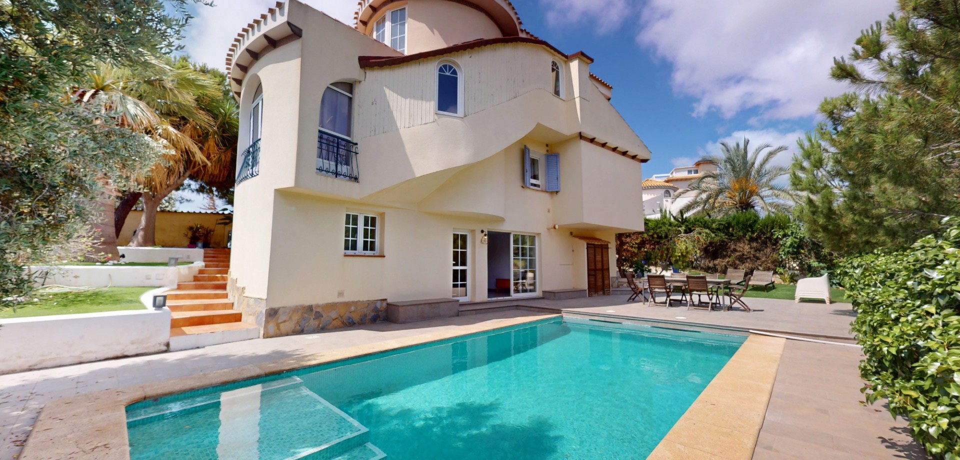 House in La Zenia - view 1