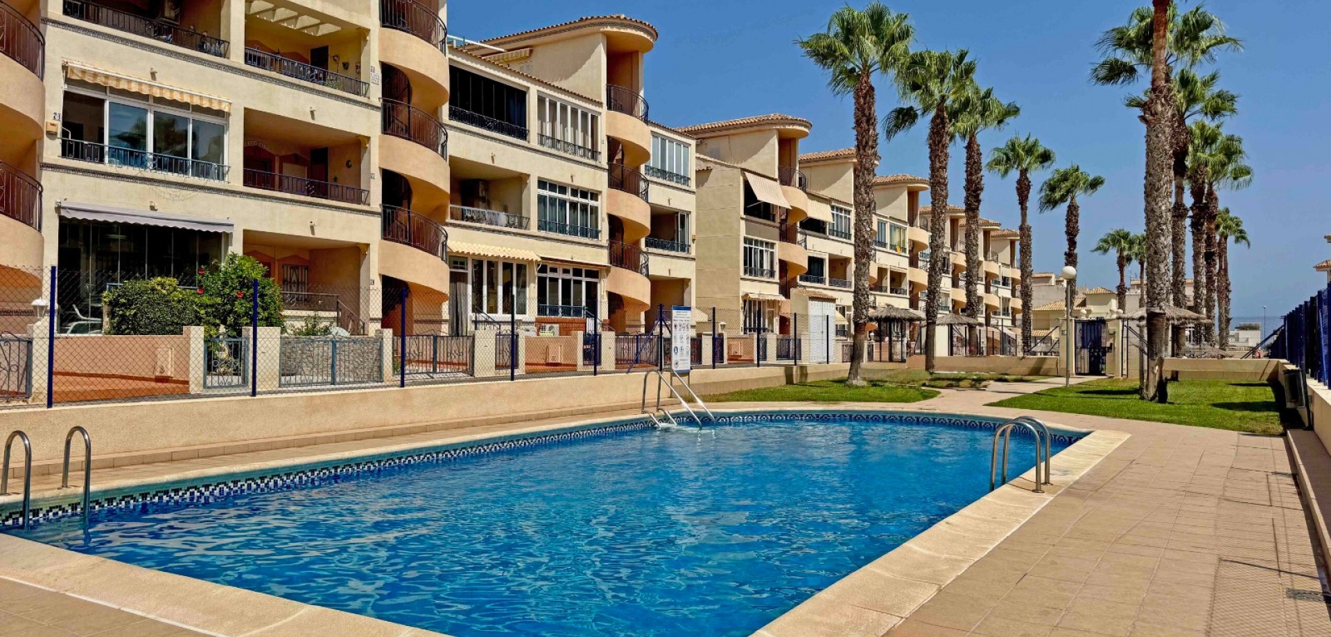 Apartment in Urbanizacion los Balcones - view 1