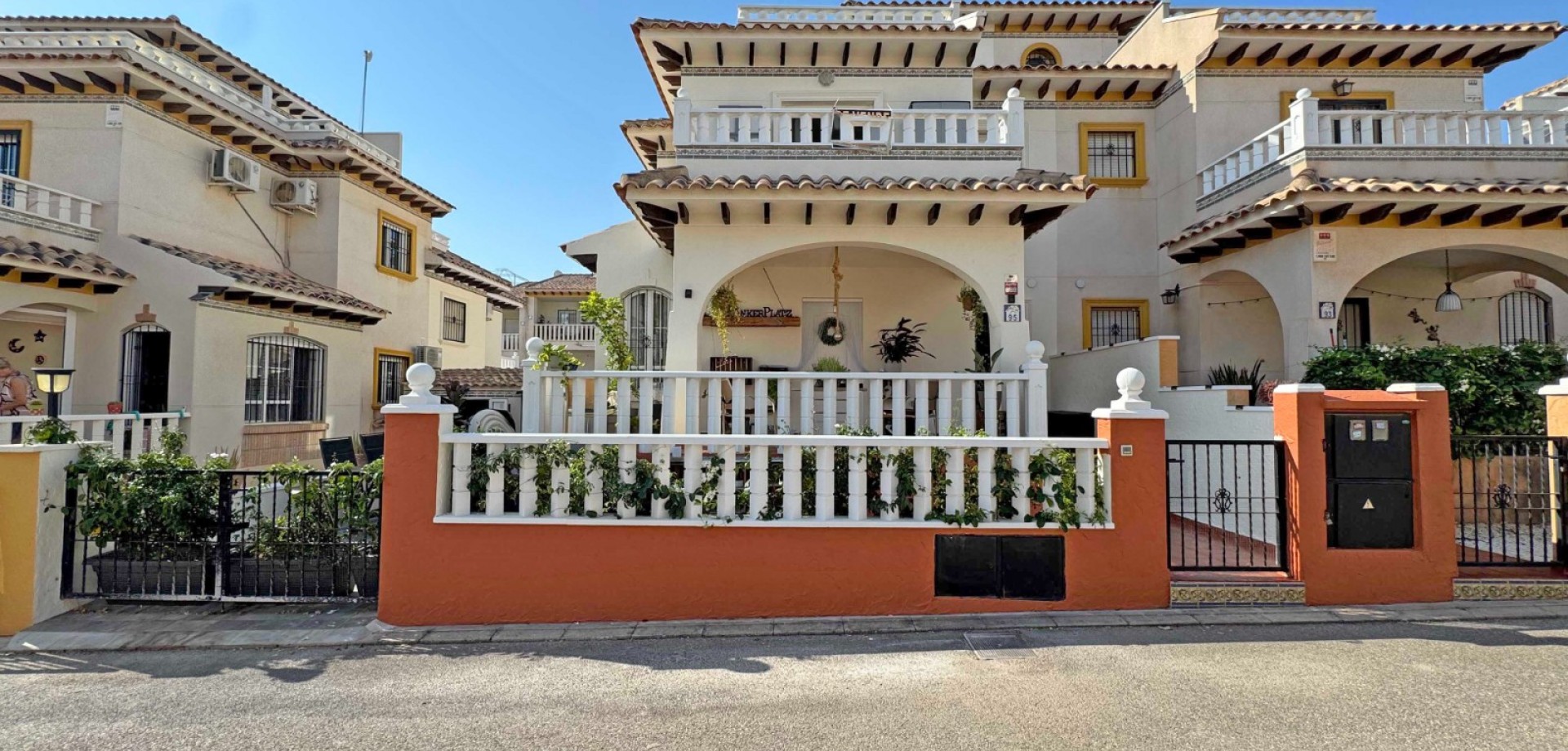 House in Urbanizacion los Balcones - view 1