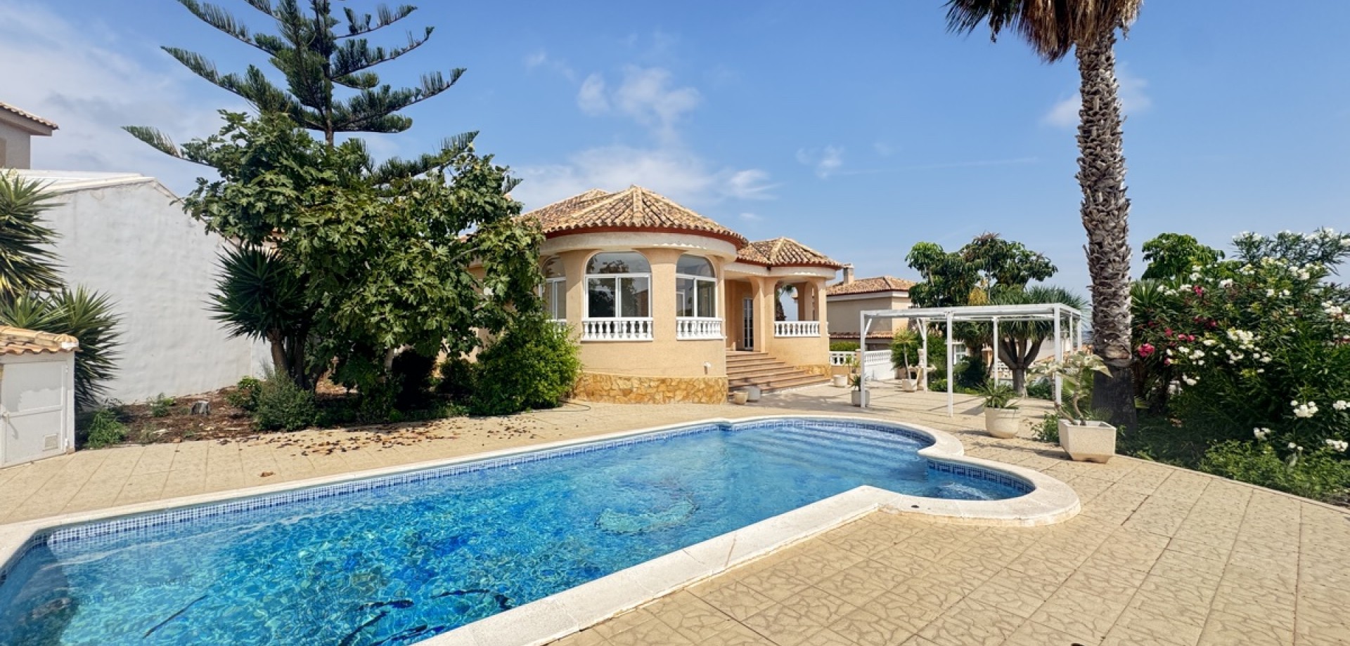 House in San Miguel de Salinas - view 1