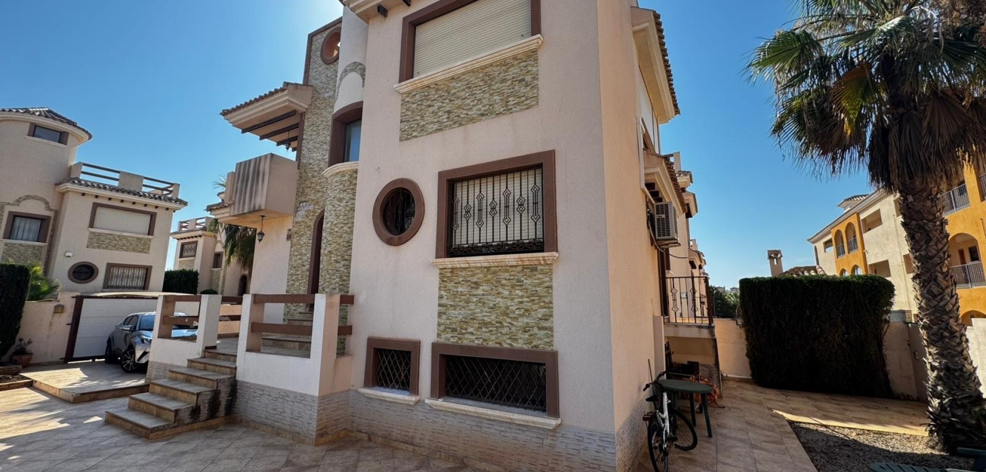 House in Villamartin - view 1