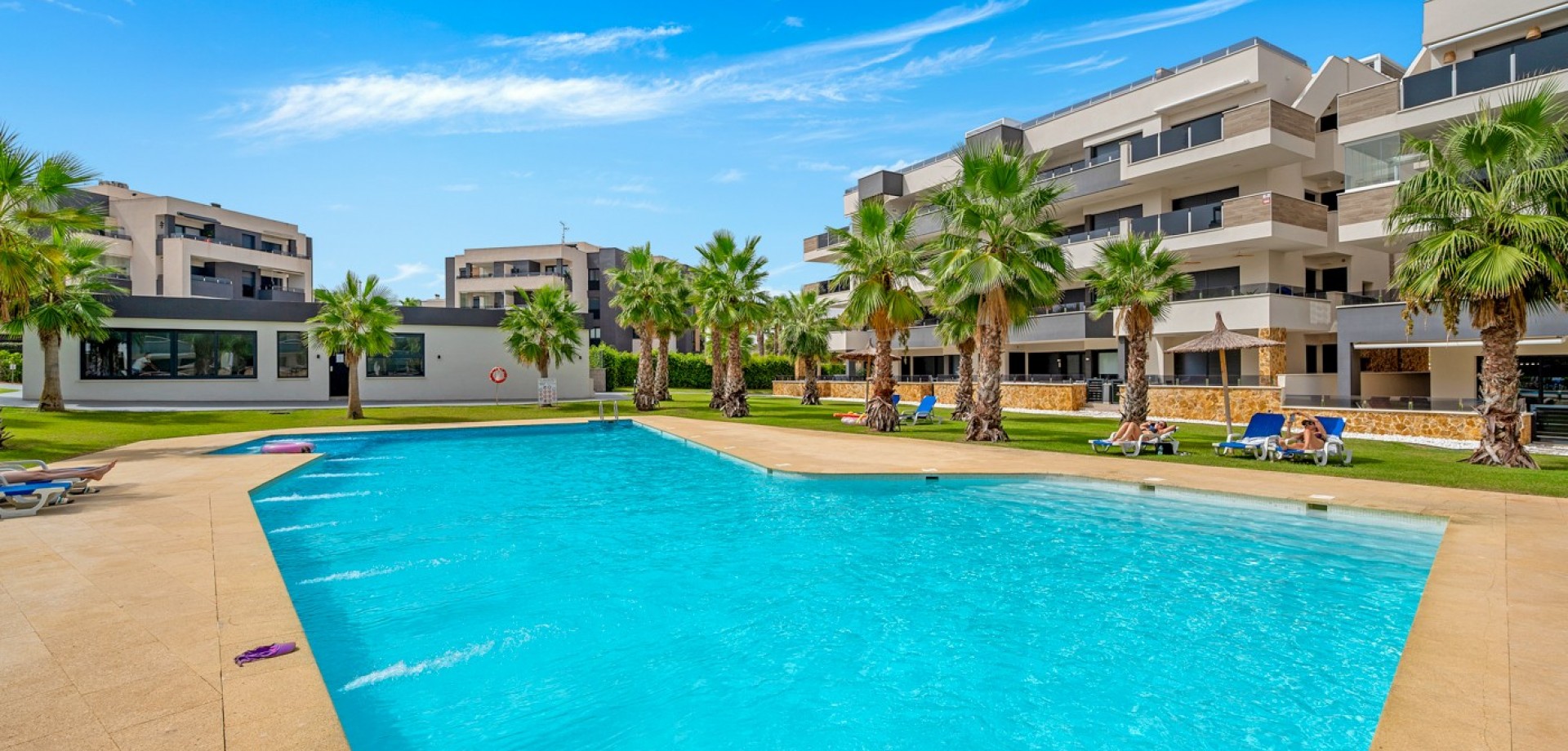 Apartment in Residencia los Altos - view 1