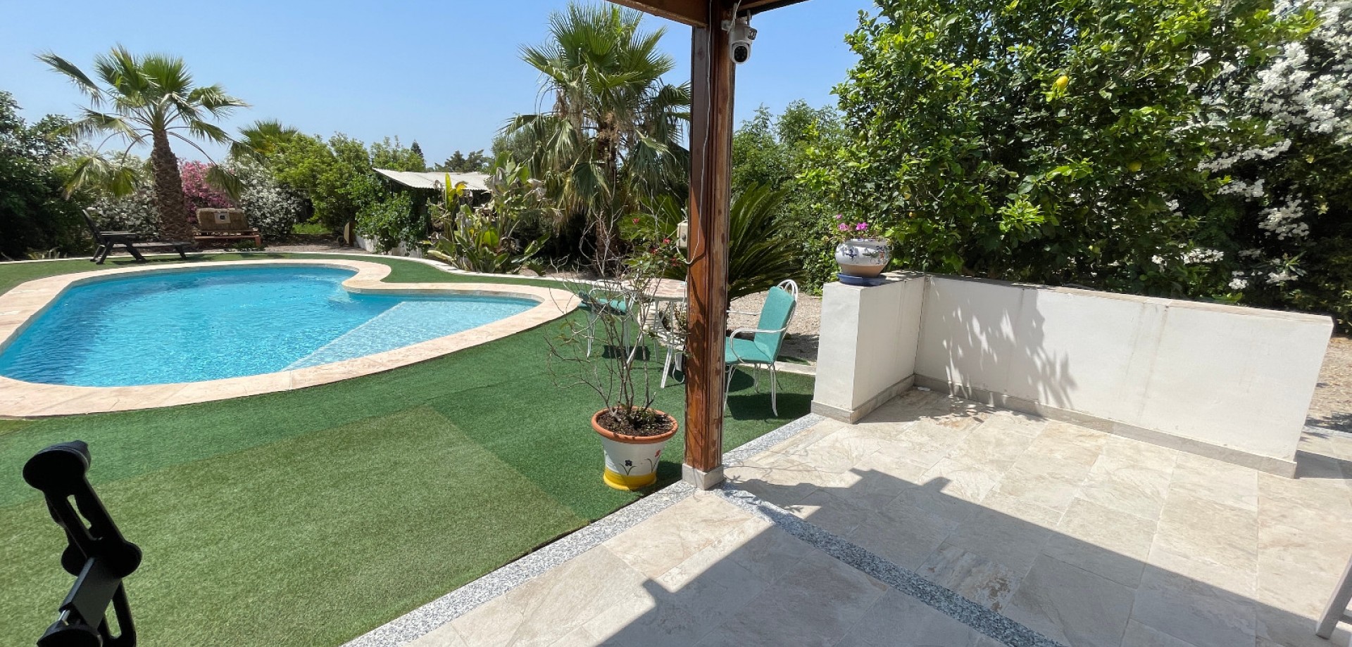 House in Berengueres - view 1