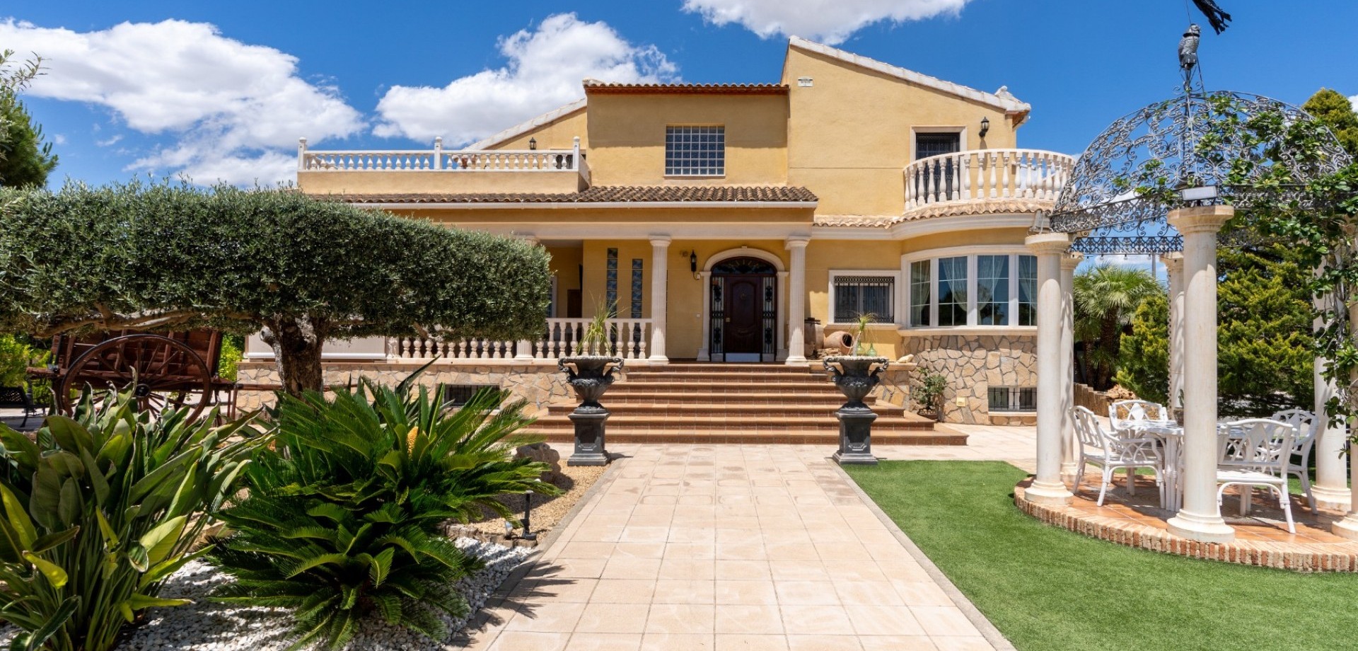 House in San Vicent del Raspeig - view 1