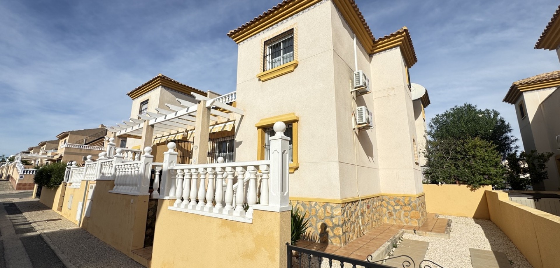 House in Villamartin - view 1