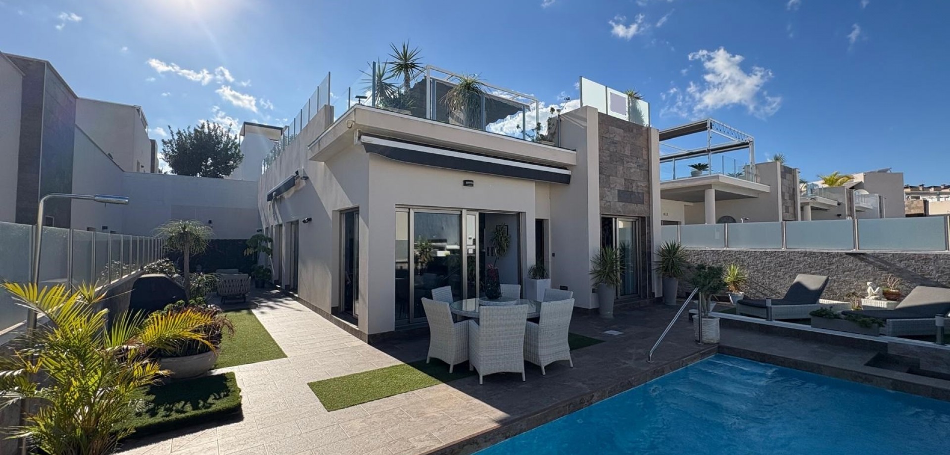 House in Villamartin - view 1