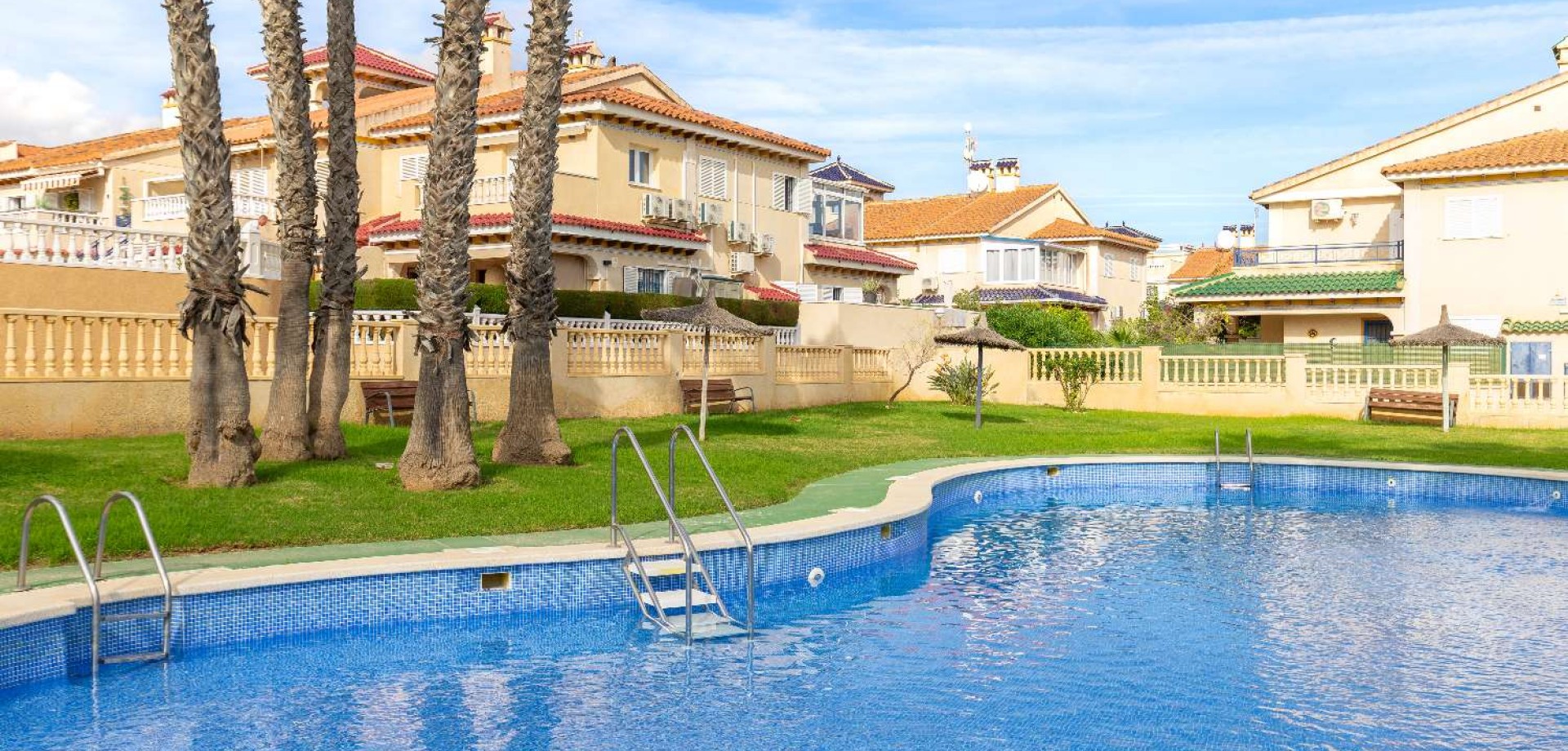 Apartment in Residencia los Altos - view 1