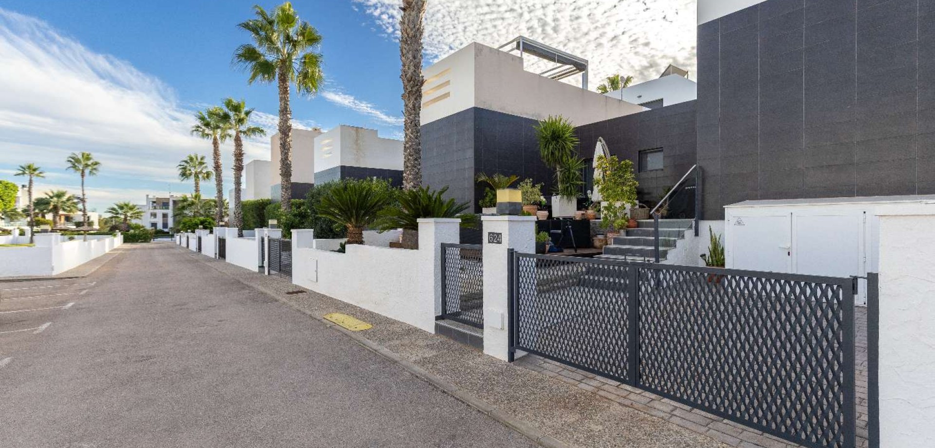 House in Villamartin - view 1