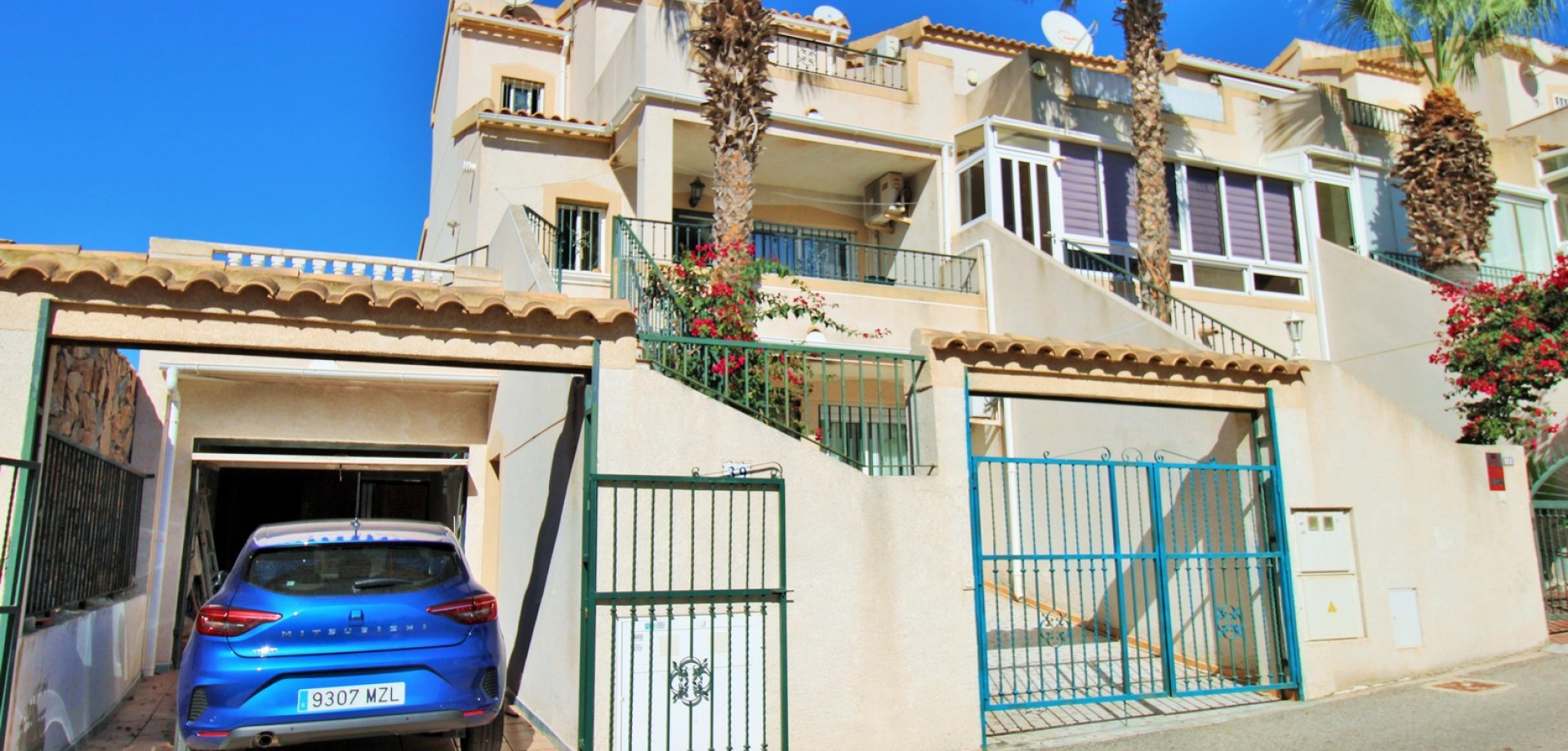 House in Villamartin - view 1