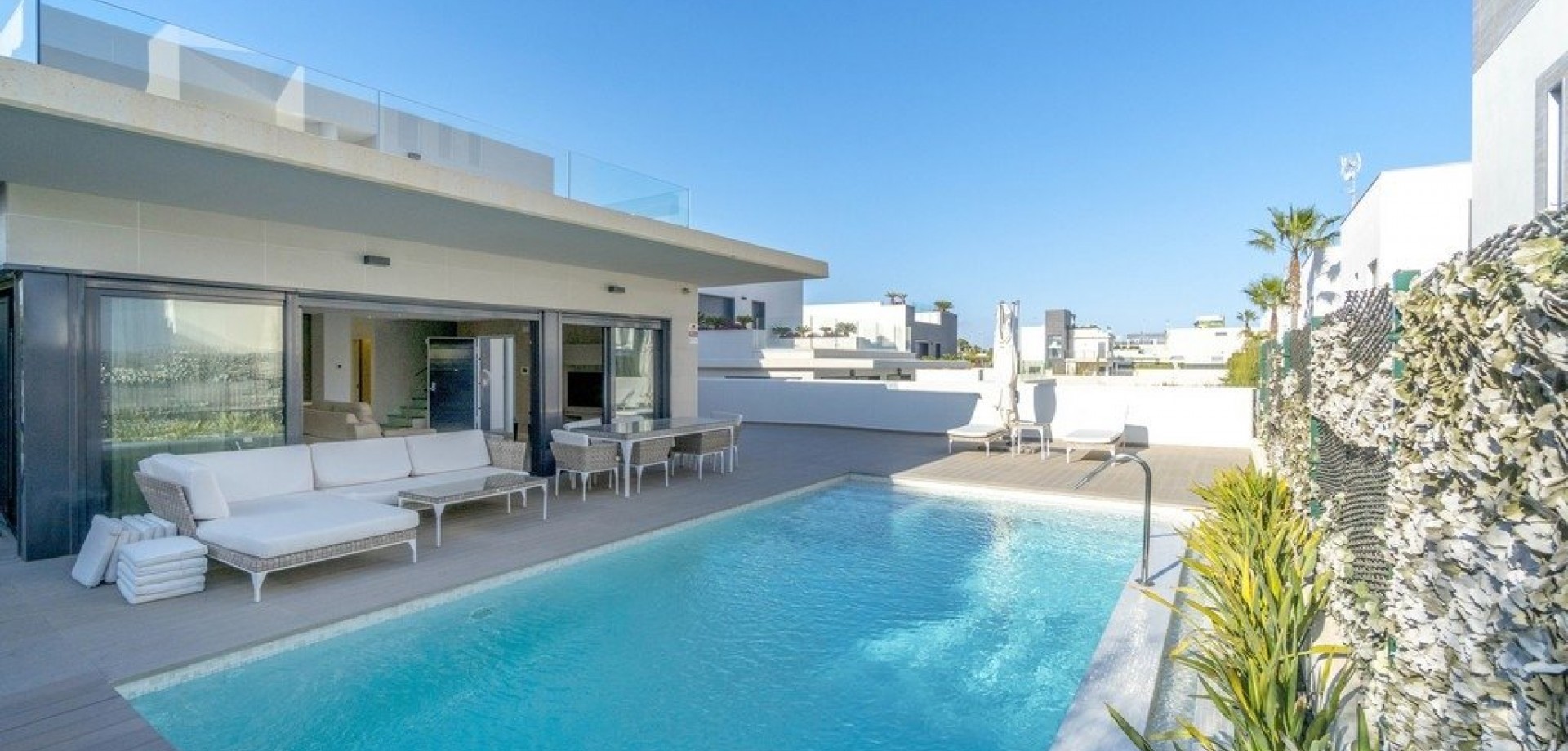 House in Dehesa de Campoamor - view 1