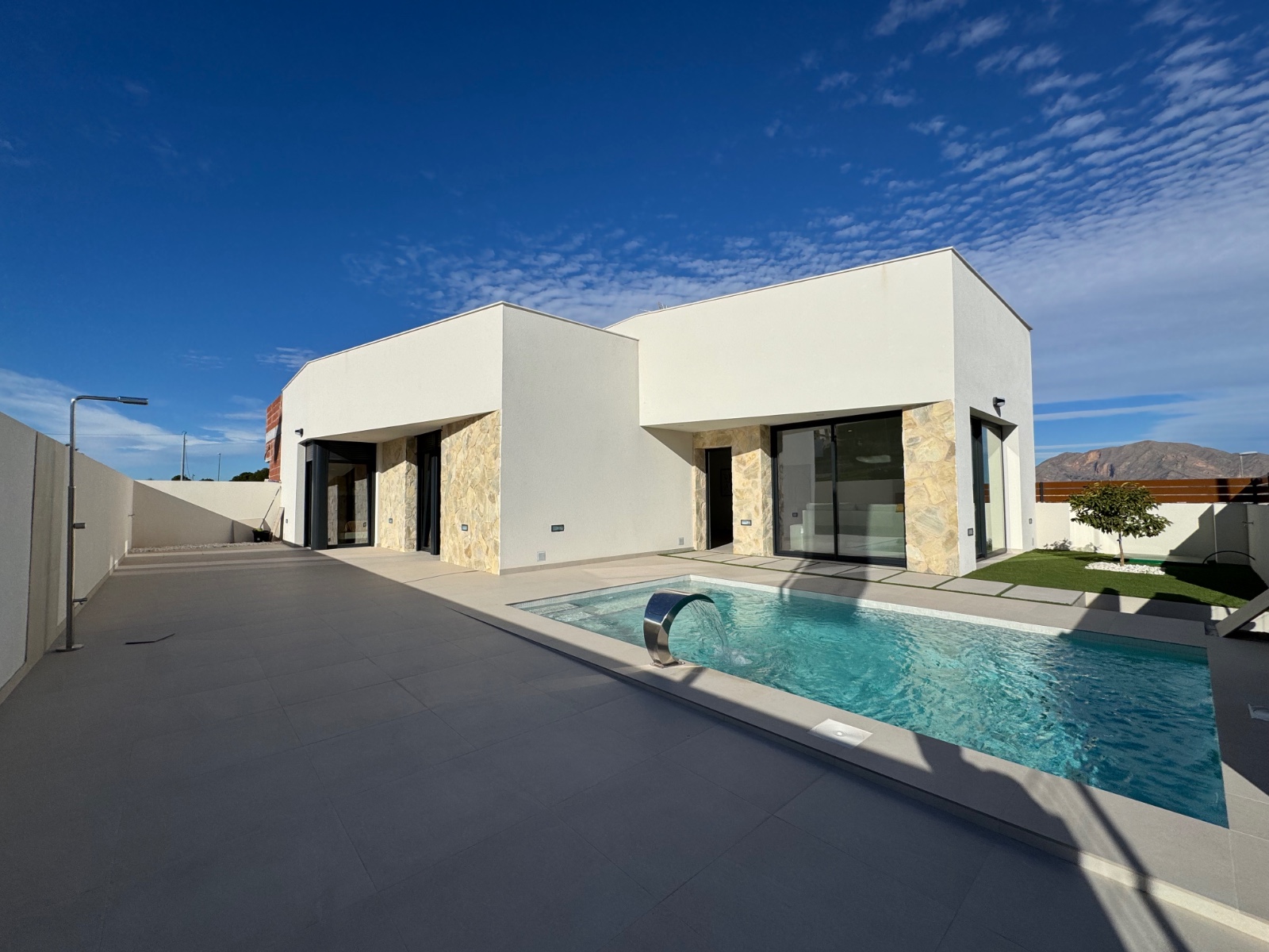 House in Alicante - view 1