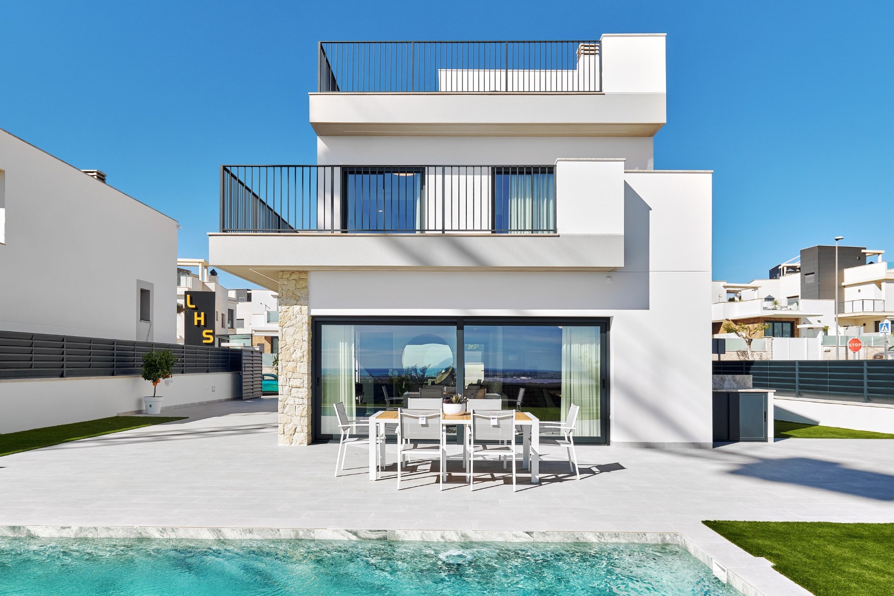 House in Alicante - view 1