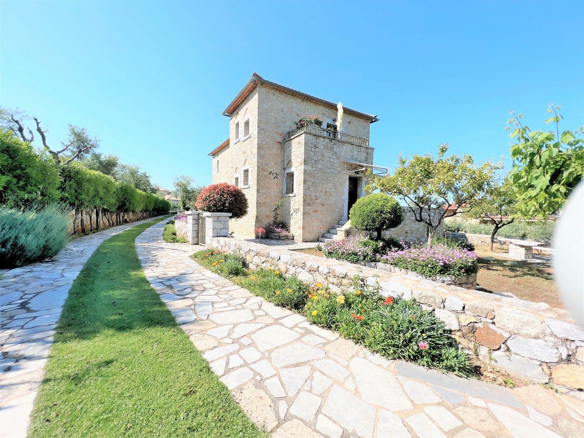 House in Lefktro - view 1