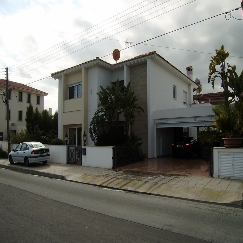 House in Agios Nikolaos - view 1