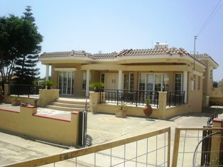 House in Dromolaxia-Meneou Municipality - view 1