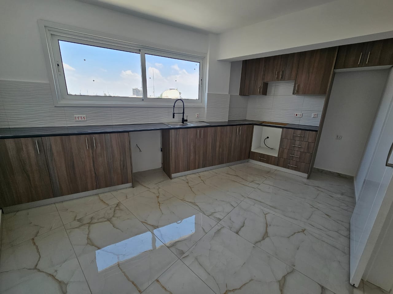 House in Agios Nikolaos - view 1