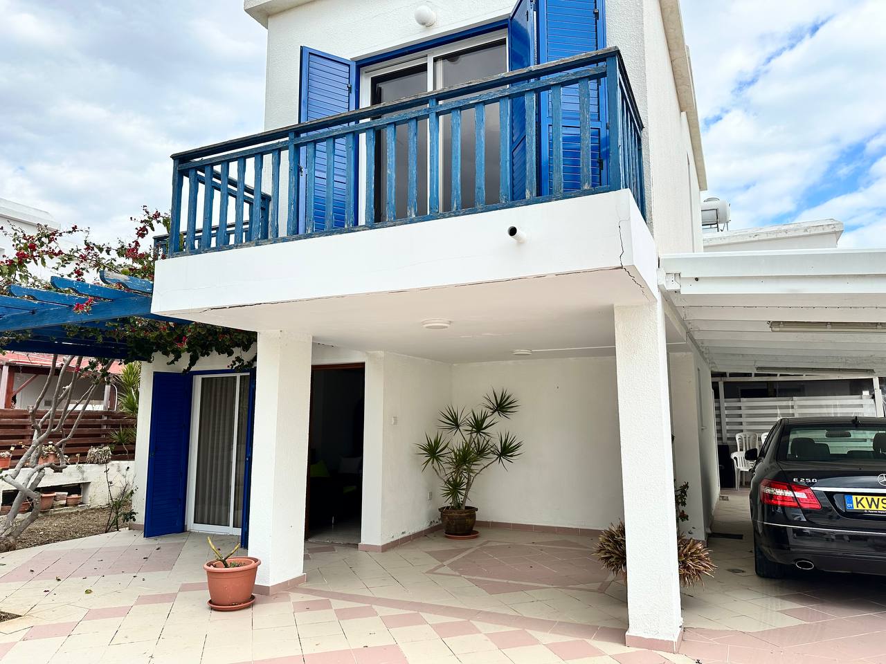 House in Geri - view 1