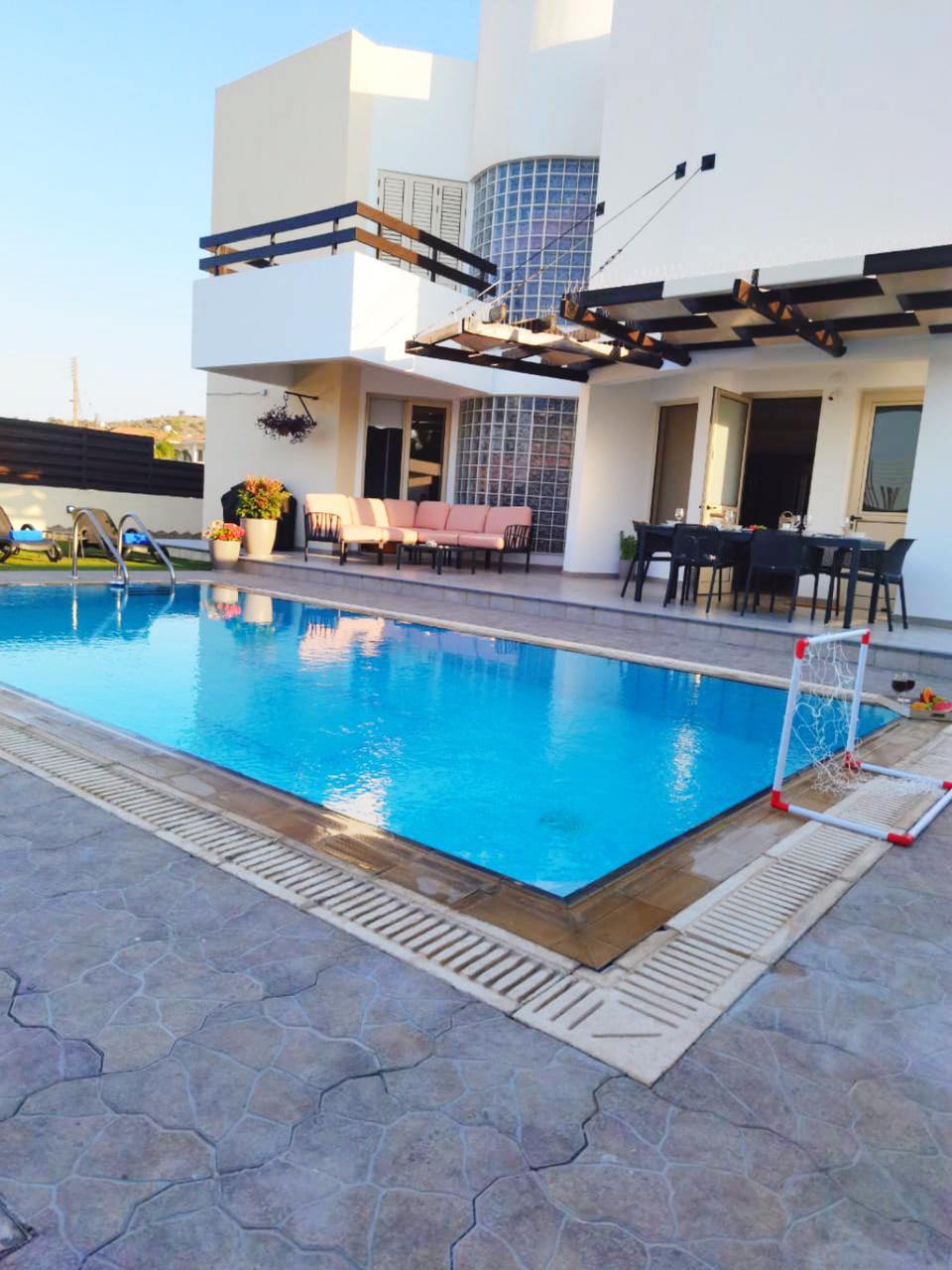 House in Alethriko - view 1