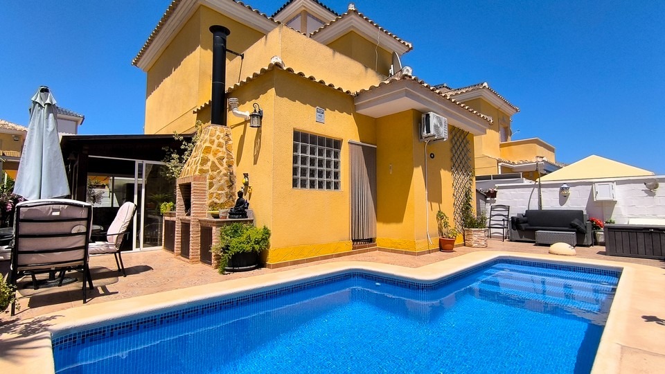 House in Alicante - view 1