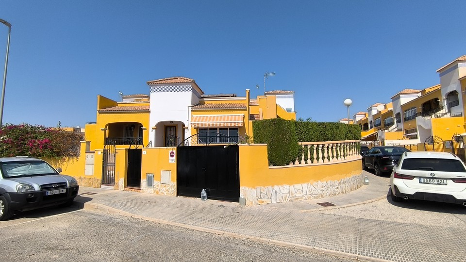 House in Los Montesinos - view 1