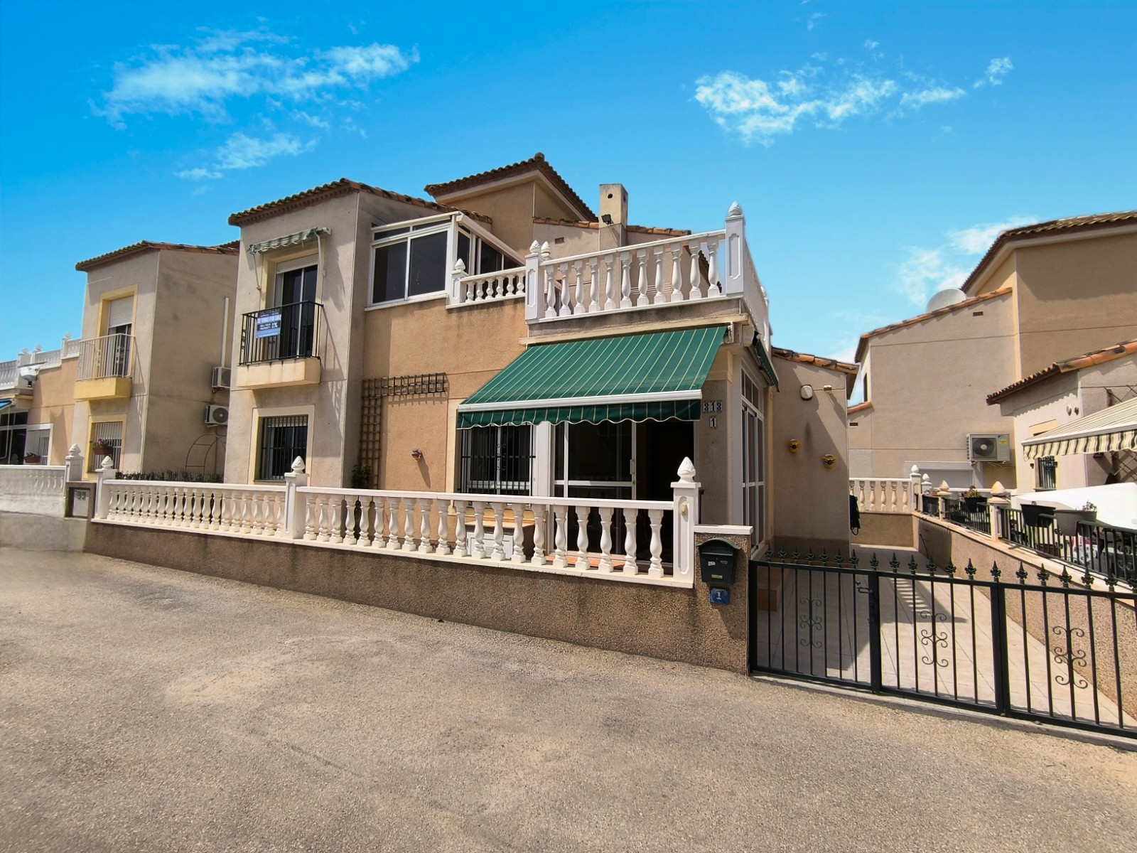 House in Algorfa - view 1