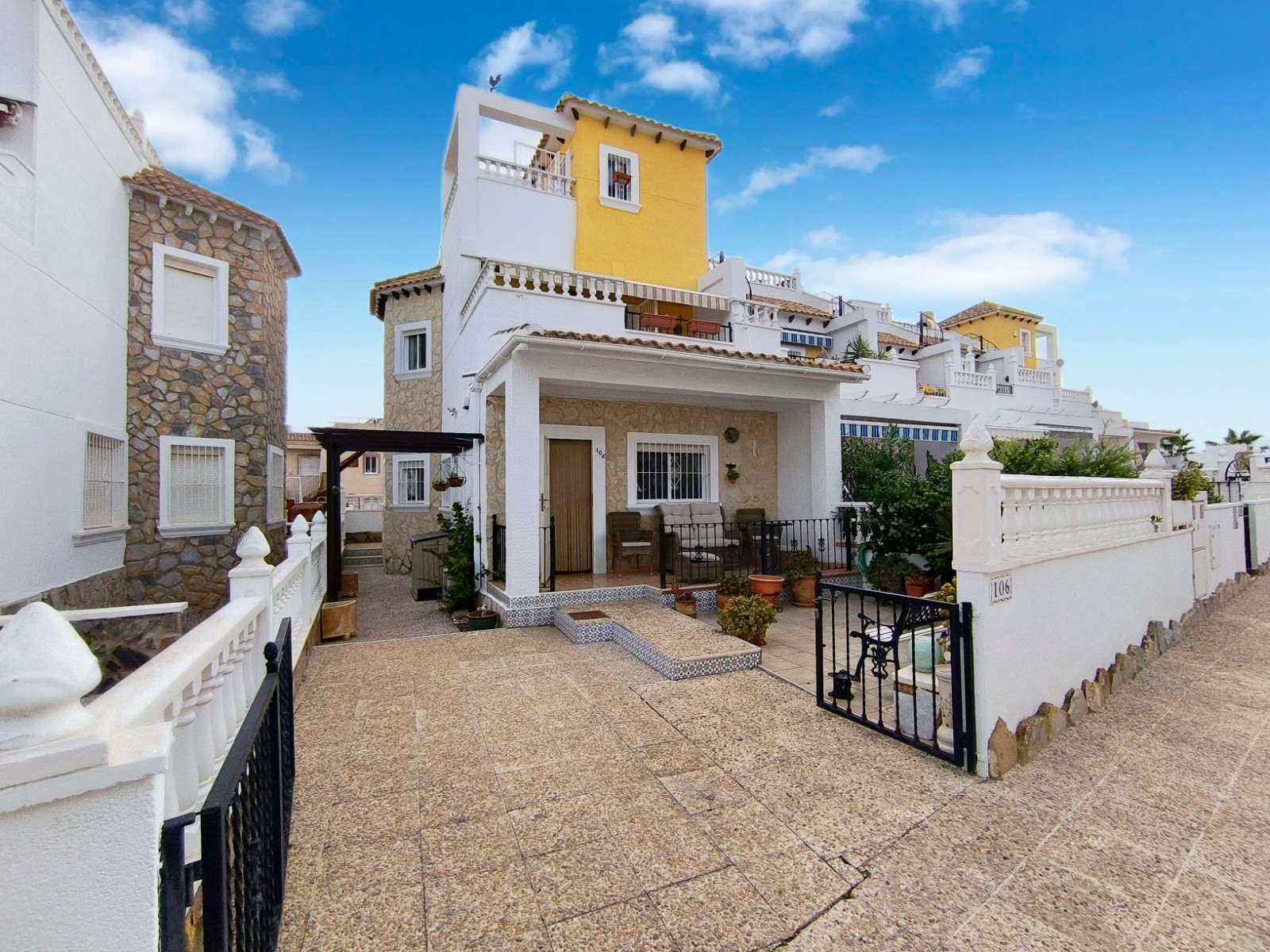 House in Algorfa - view 1