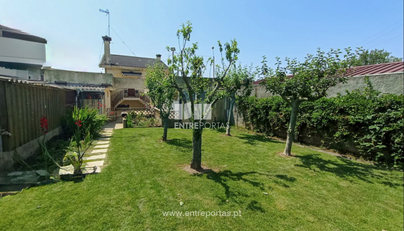 House in Modivas - view 1