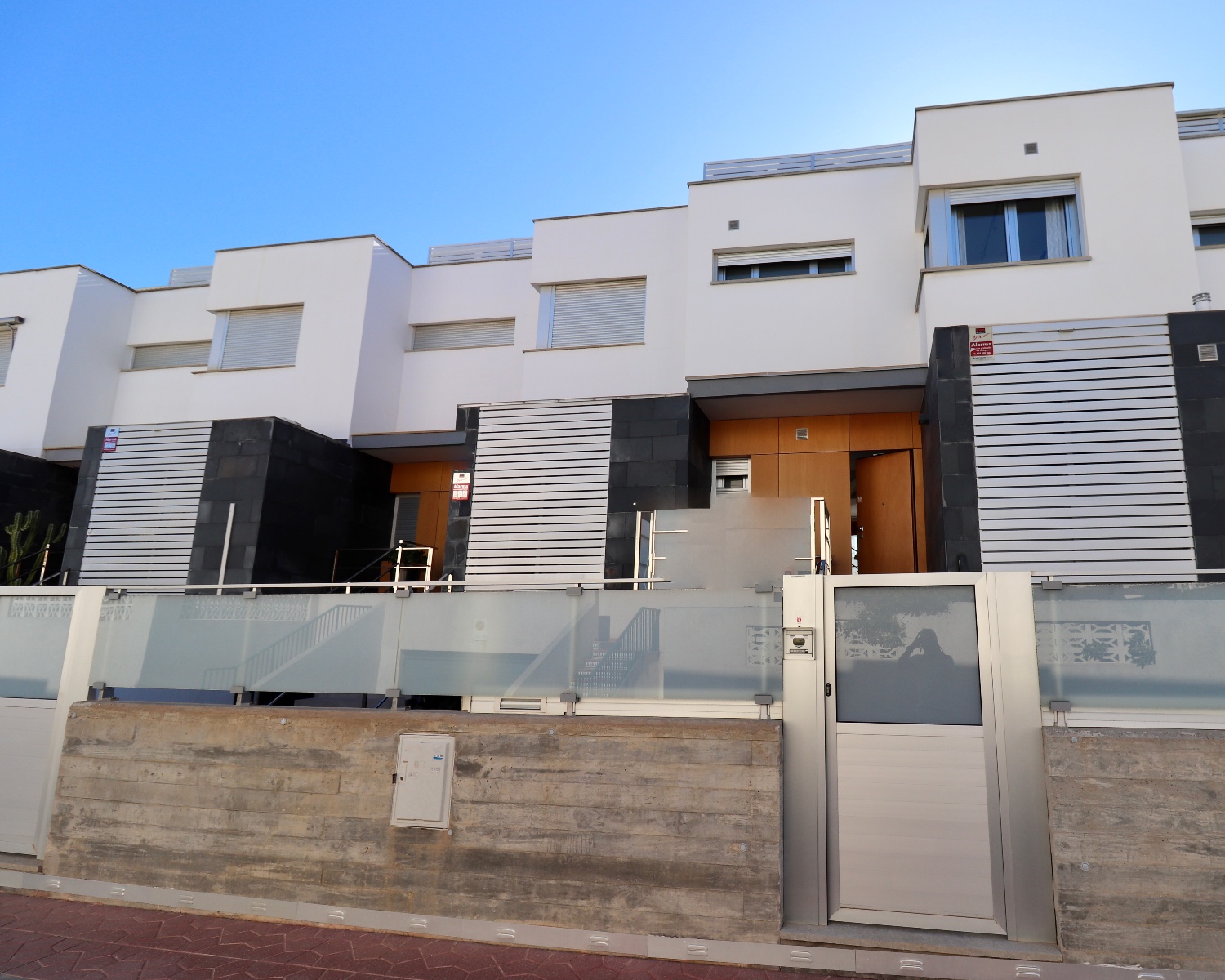 House in Guardamar del Segura - view 1