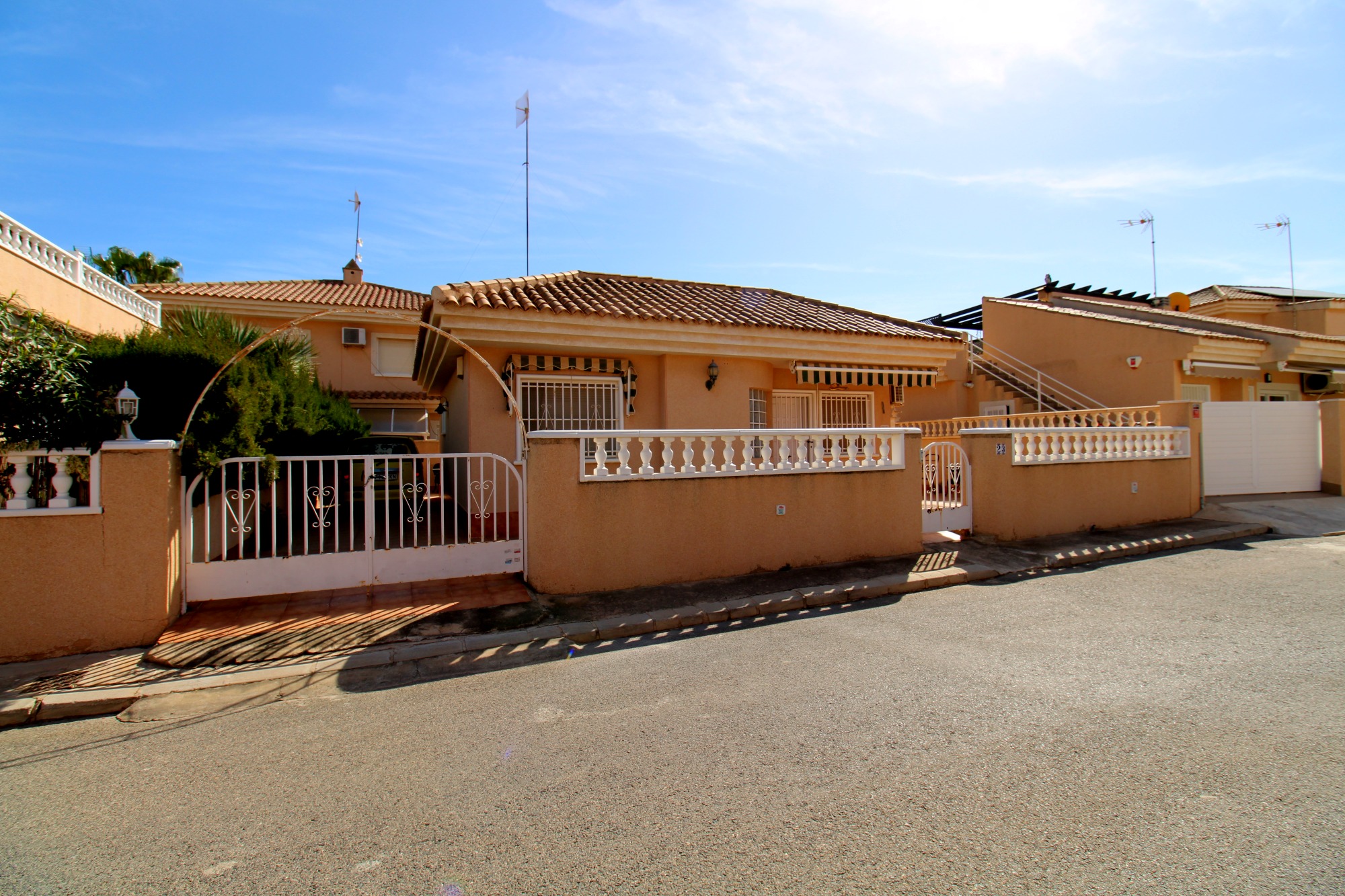 Villa in Alicante - view 1