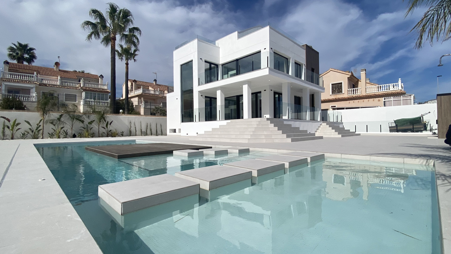 Villa in Alicante - view 1