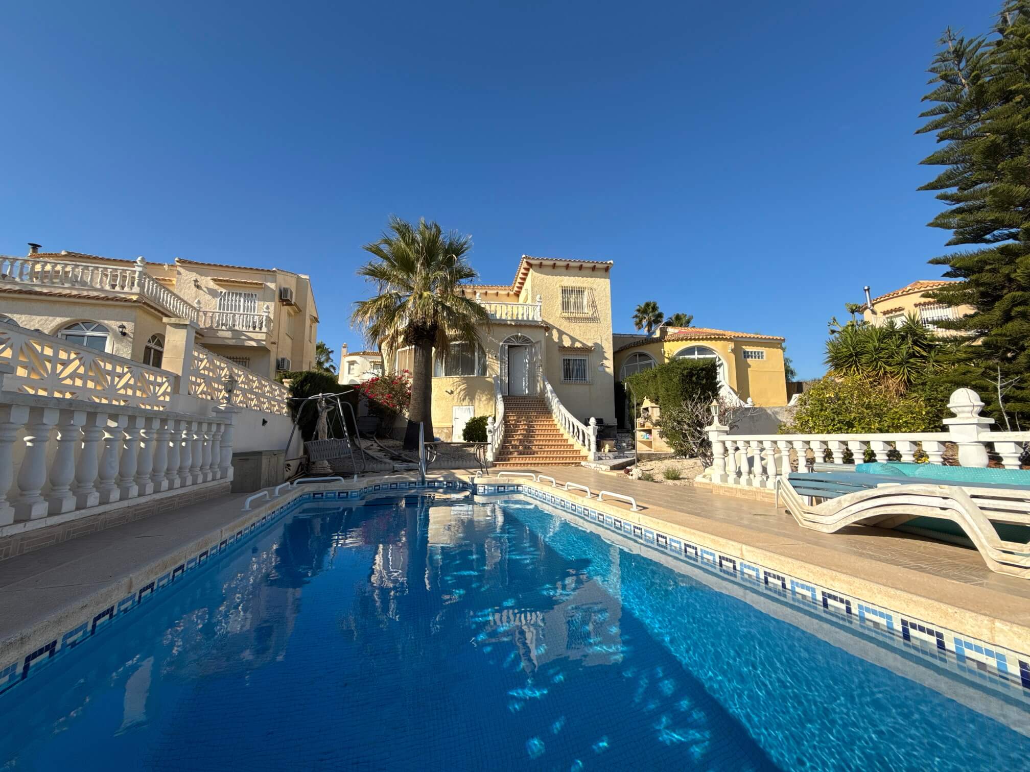 Villa in Villamartin - view 1