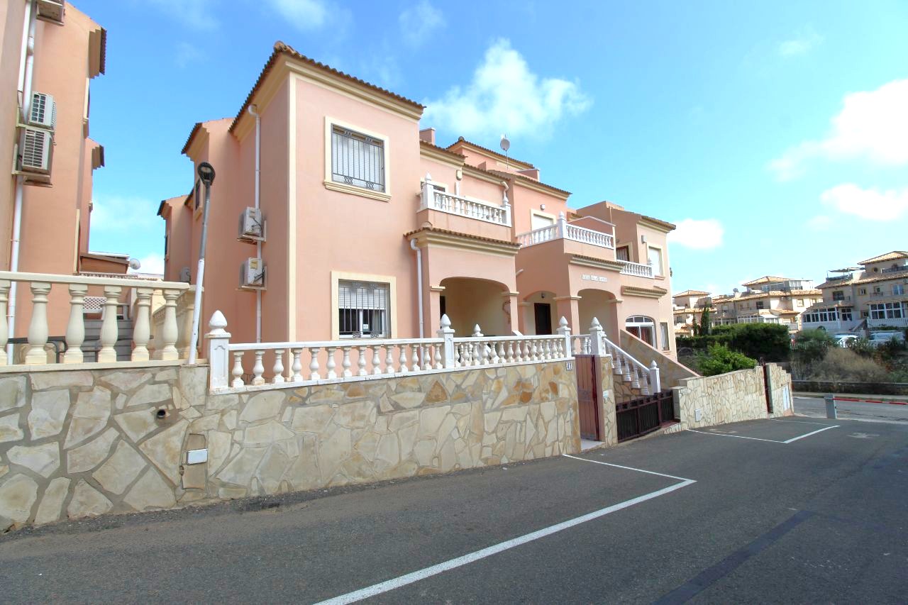 Villa in Alicante - view 1