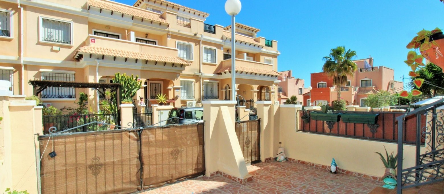 Villa in Playa Flamenca - view 1