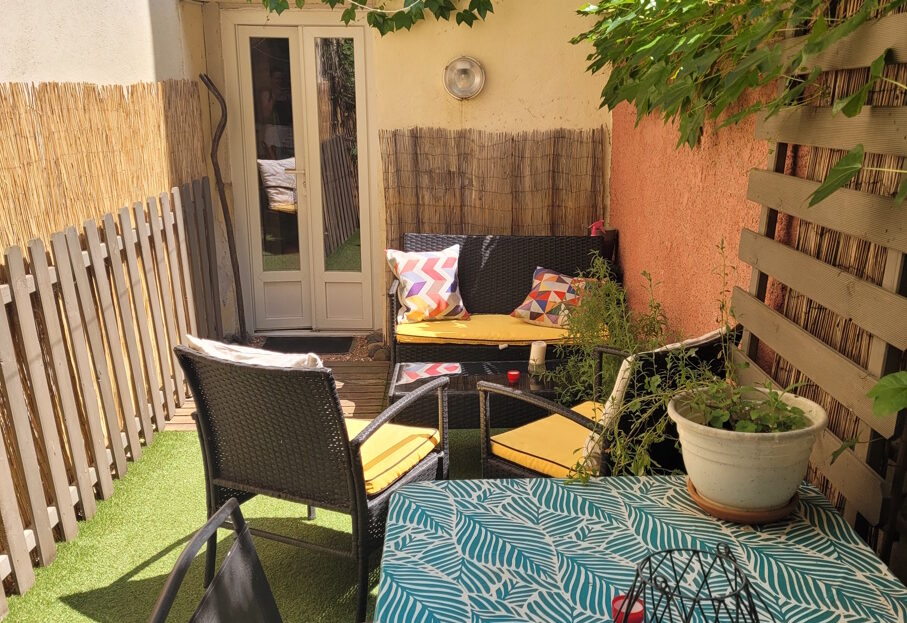 Apartment in Saint-Genies-de-Fontedit - view 1