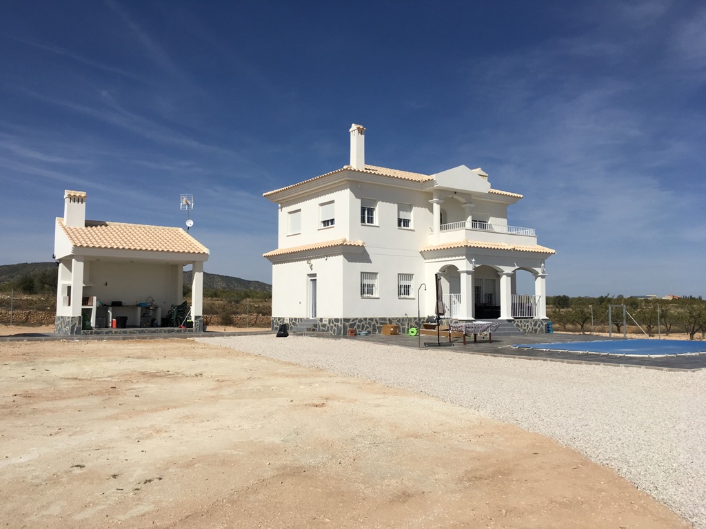 Villa in Pinoso - view 1