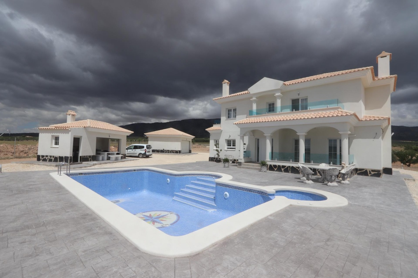 Villa in Pinoso - view 1