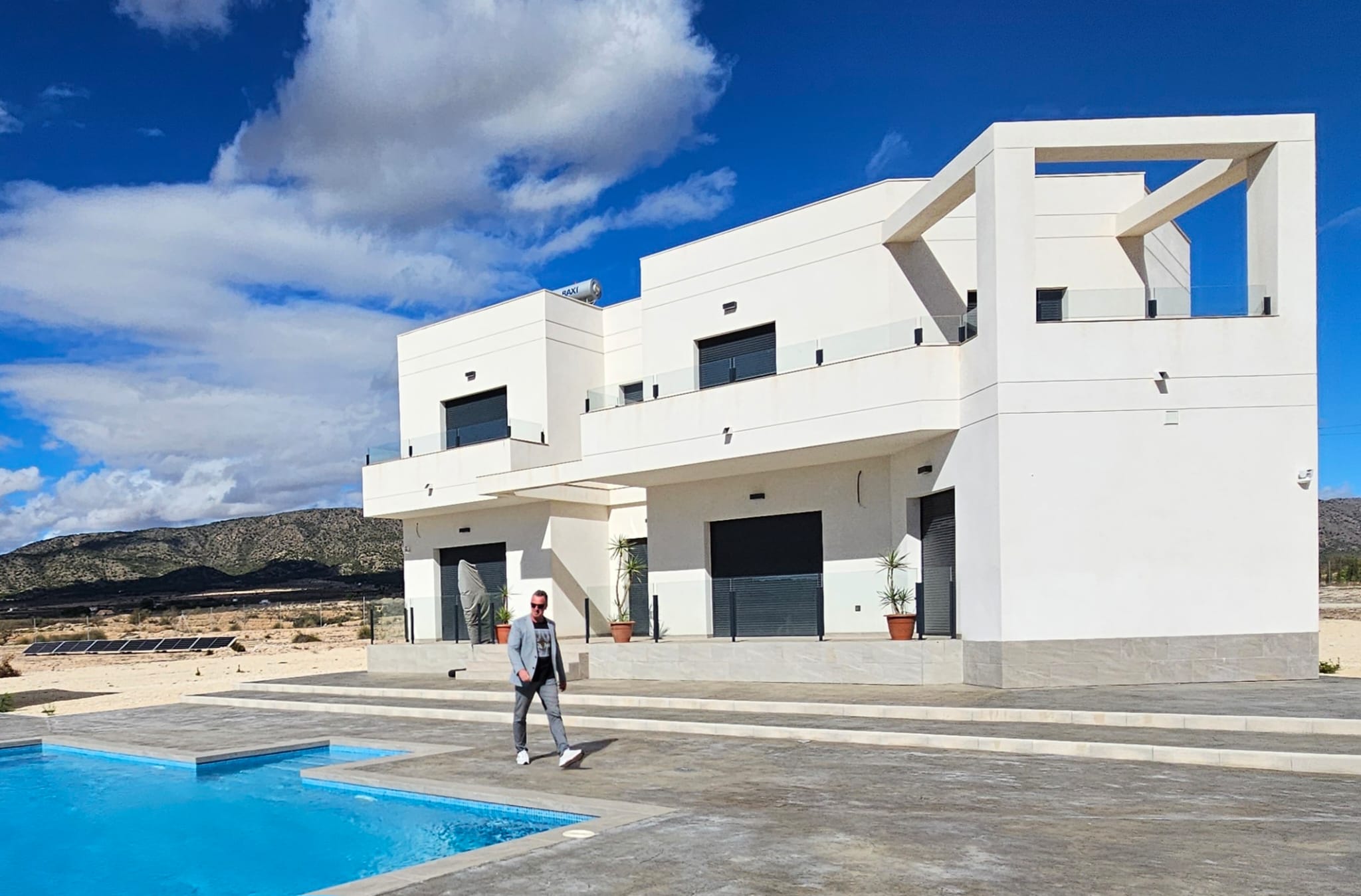 Villa in Pinoso - view 1