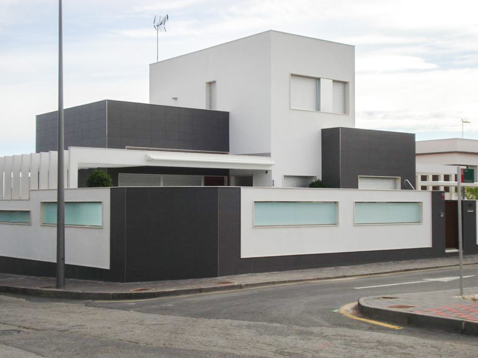 Villa in Mil Palmeras - view 1