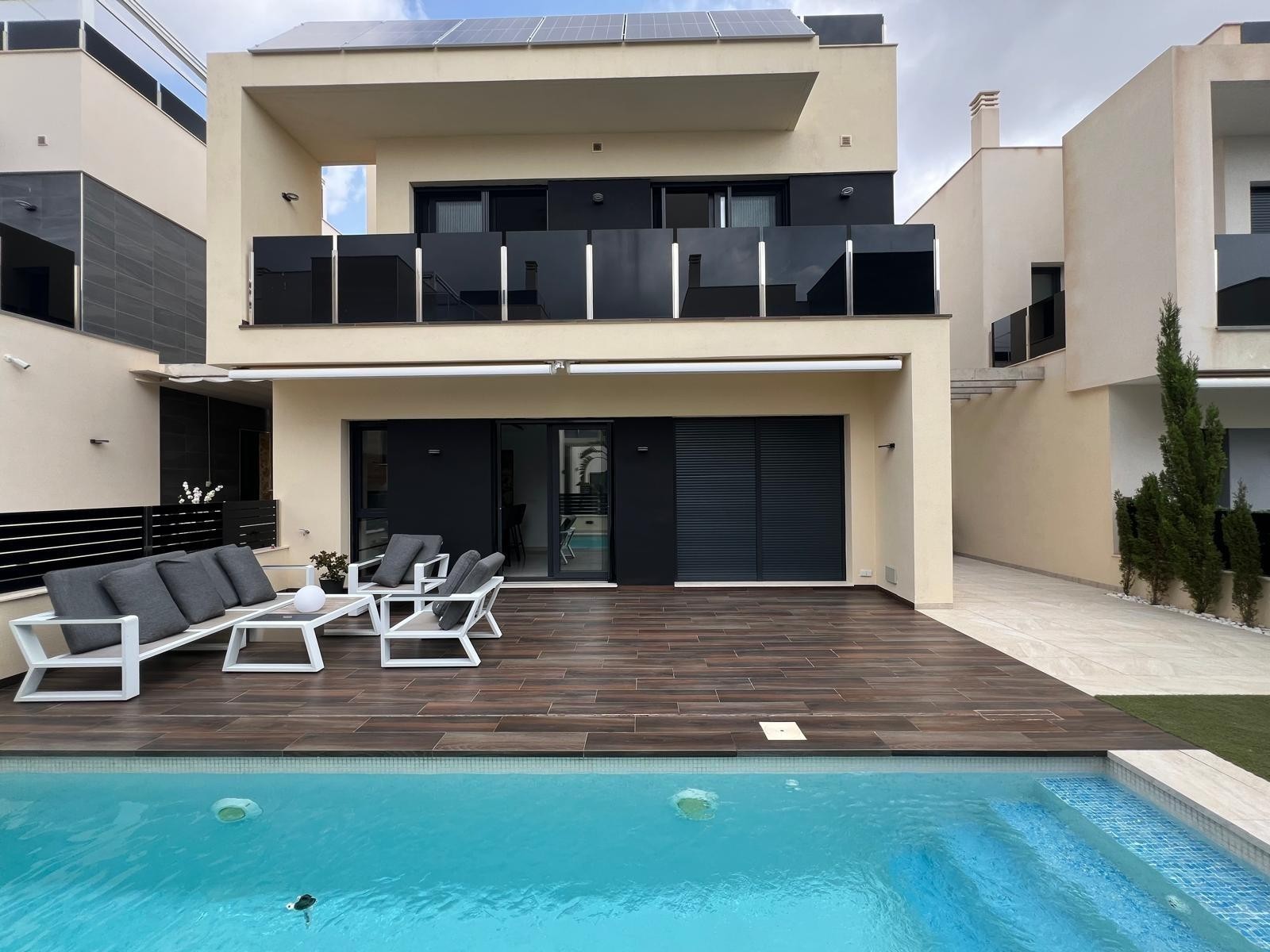 Villa in Urbanizacion los Balcones - view 1